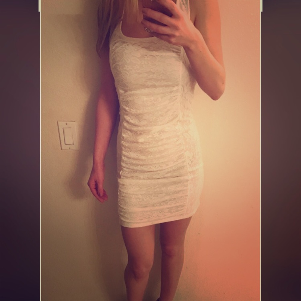 ✨BNWOT White Lace Guess Dress✨